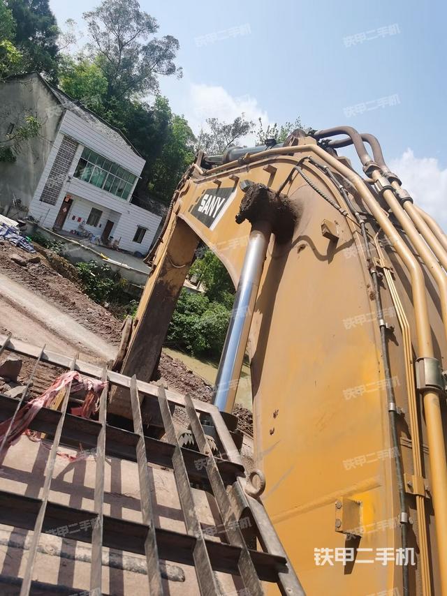 驾驶室顶部（整机外观）