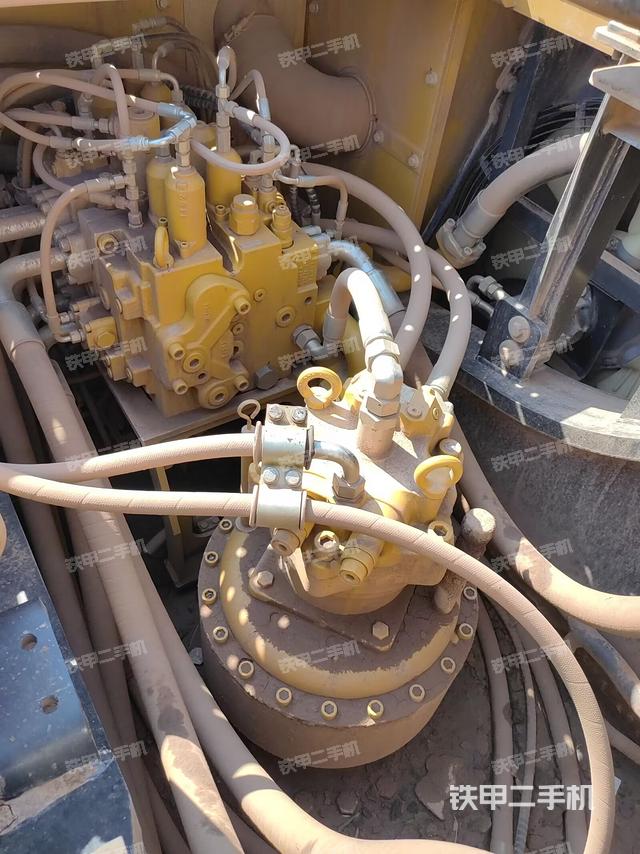 回转马达和主控阀（整机外观）