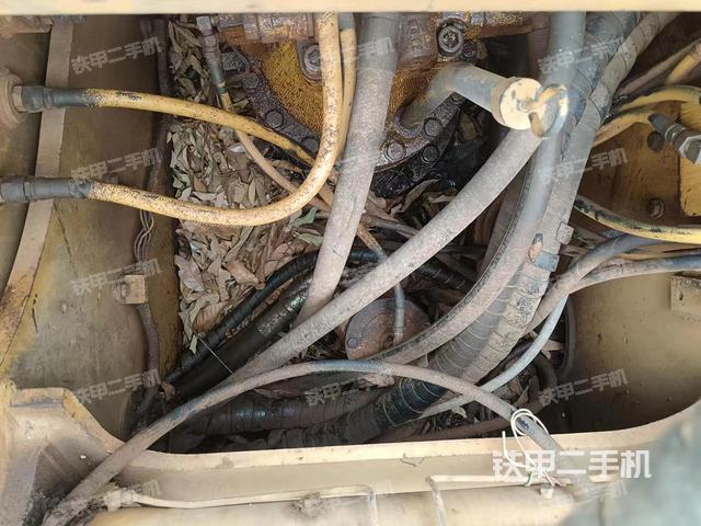 回转马达和主控阀（整机外观）