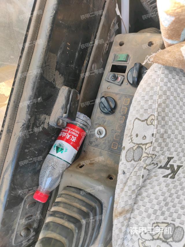 座椅右側控制臺/鑰匙門/油門/含右手柄（駕駛室部分）