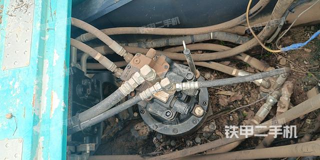 回转马达和主控阀（整机外观）