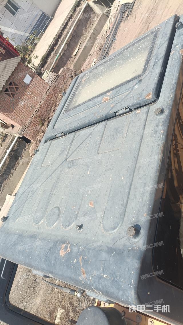 驾驶室顶部（整机外观）