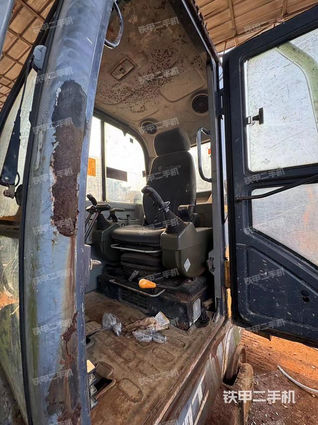 驾驶室整体（整机外观）