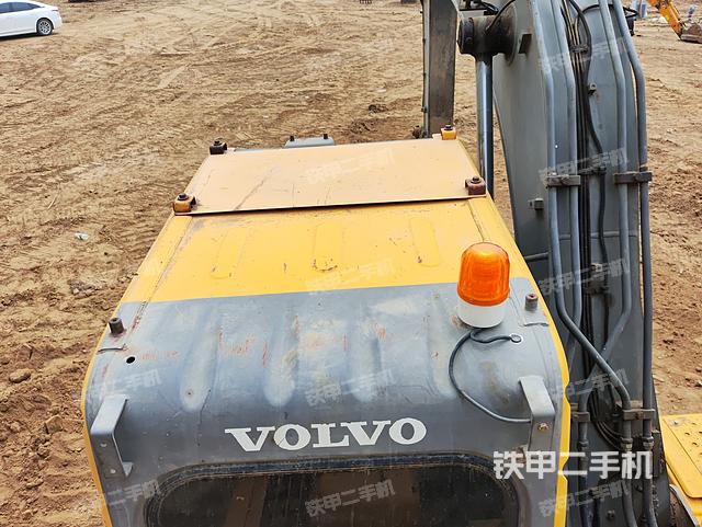 驾驶室顶部（整机外观）