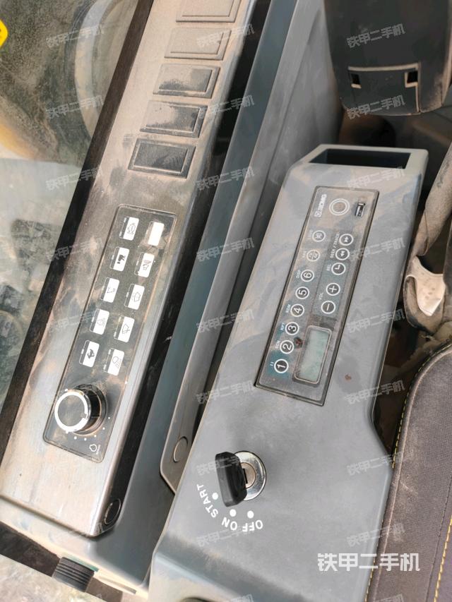 座椅左側(cè)控制臺/音響/含左手柄（駕駛室部分）