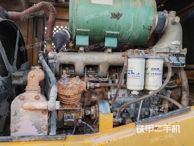 发动机右侧（整机外观及大件）