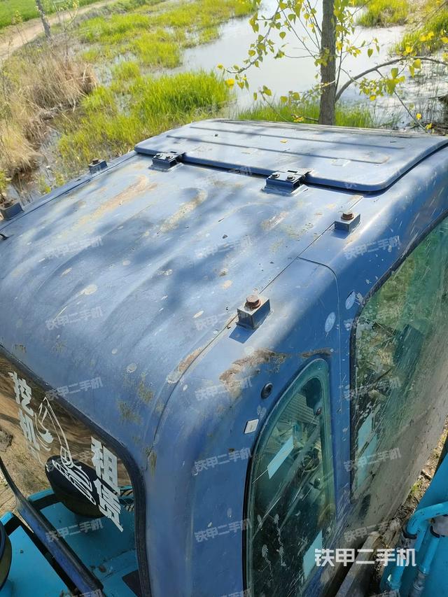 驾驶室顶部（整机外观）