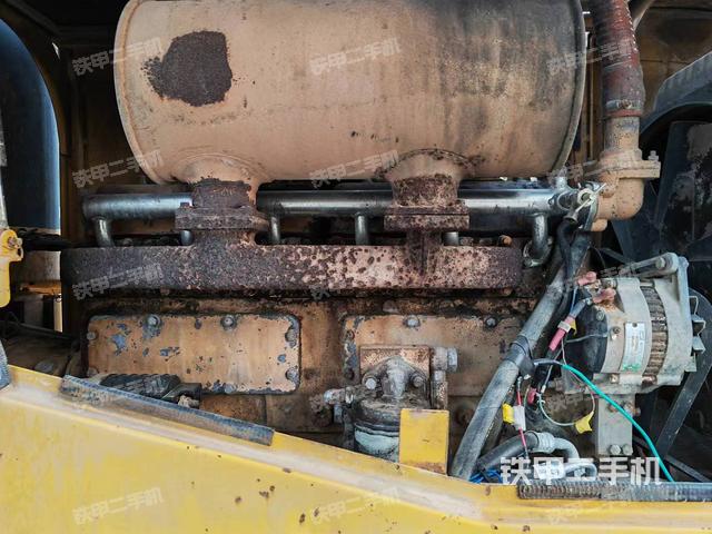 发动机左侧（整机外观及大件）