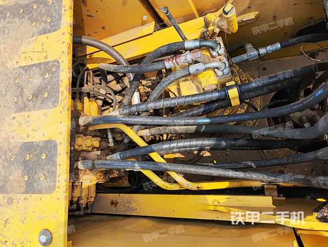 回转马达和主控阀（整机外观）