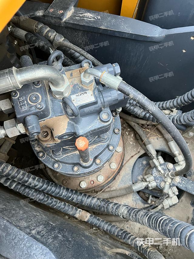 回转马达和主控阀（整机外观）