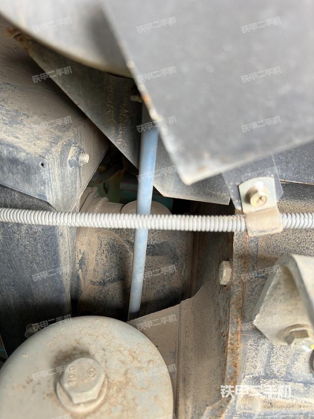 驾驶室顶部（整机外观）