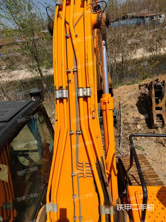 大臂背部俯視（工作和回轉(zhuǎn)裝置）