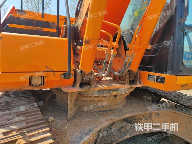 轉(zhuǎn)盤和下車架正前（工作和回轉(zhuǎn)裝置）