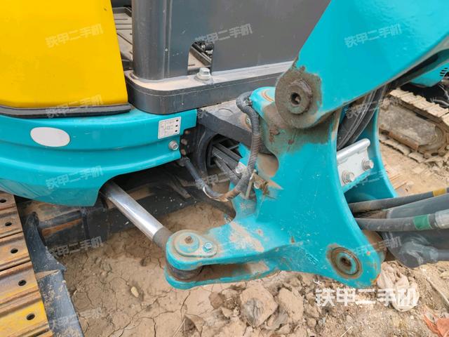 轉(zhuǎn)盤和下車架正前（工作和回轉(zhuǎn)裝置）