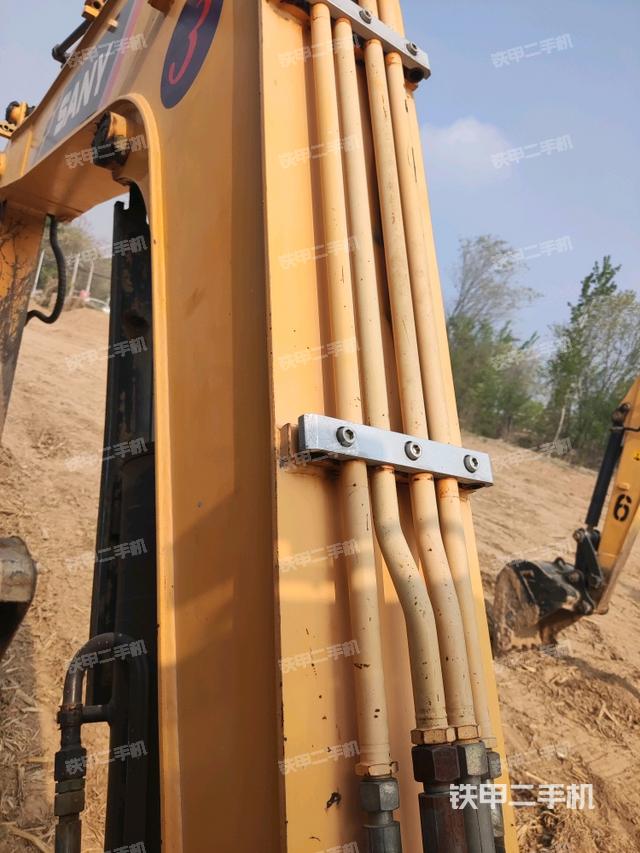 大臂背部俯視（工作和回轉(zhuǎn)裝置）