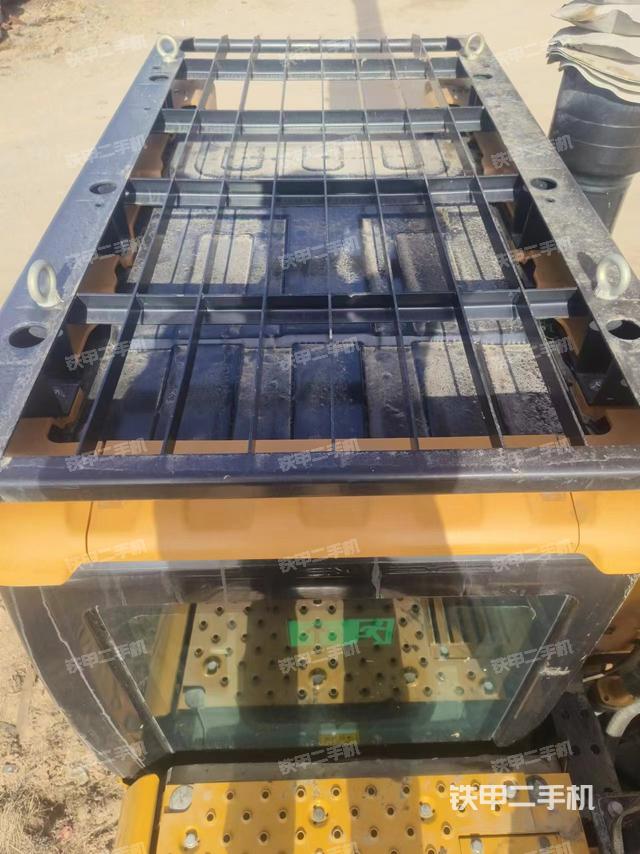 驾驶室顶部（整机外观）