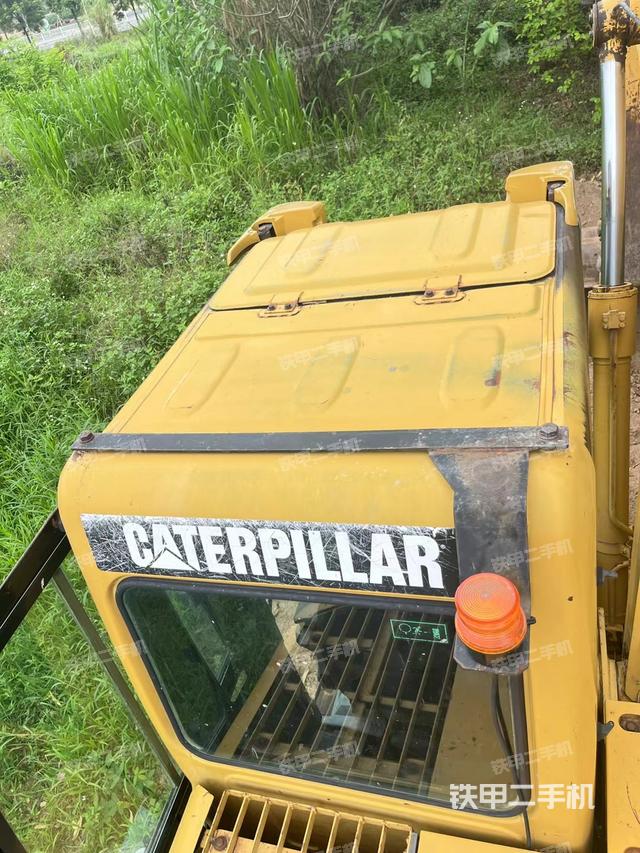 駕駛室頂部（整機外觀）