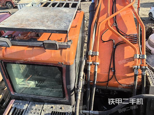 驾驶室顶部（整机外观）