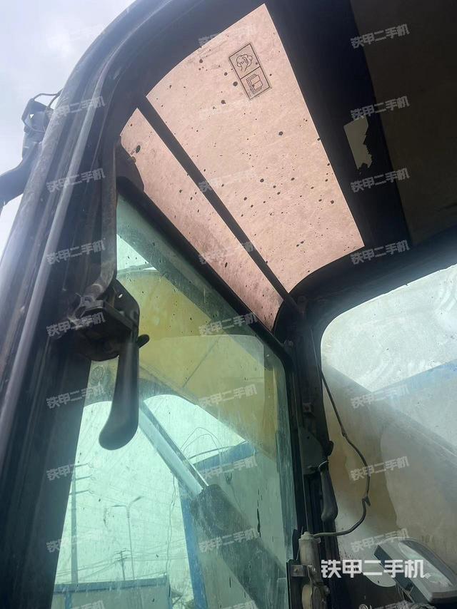 驾驶室顶部（整机外观）