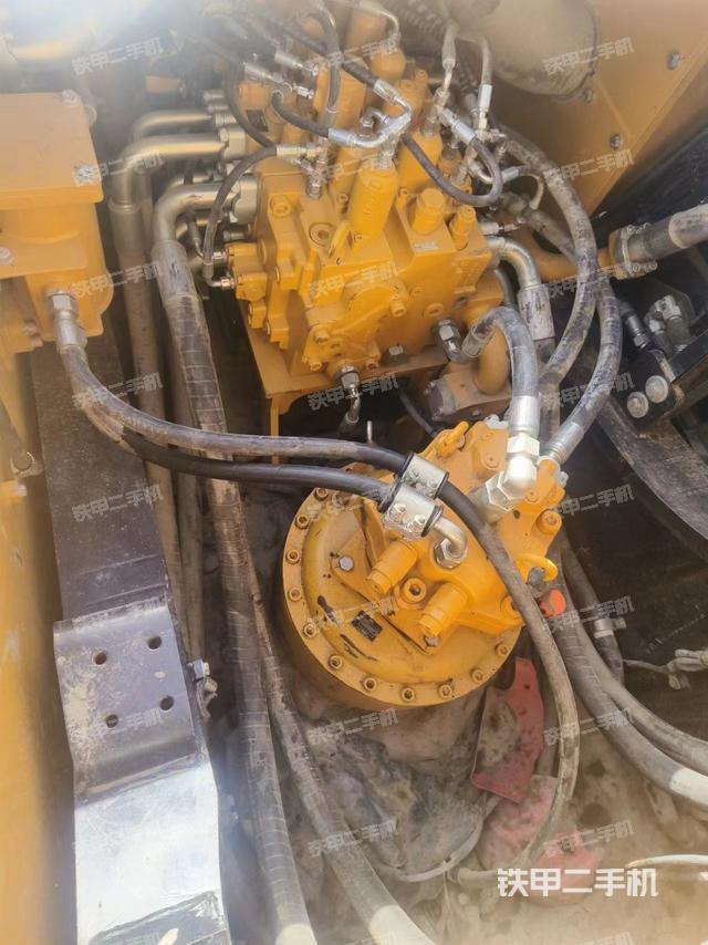 回转马达和主控阀（整机外观）