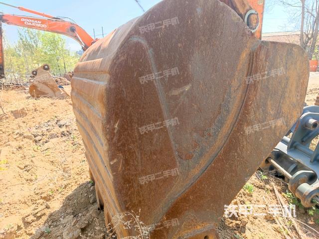 鏟斗右后整體（工作和回轉(zhuǎn)裝置）