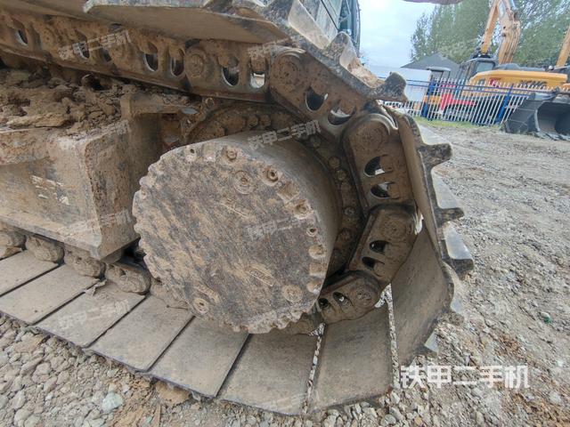 右驅(qū)動輪（行走機(jī)構(gòu)）