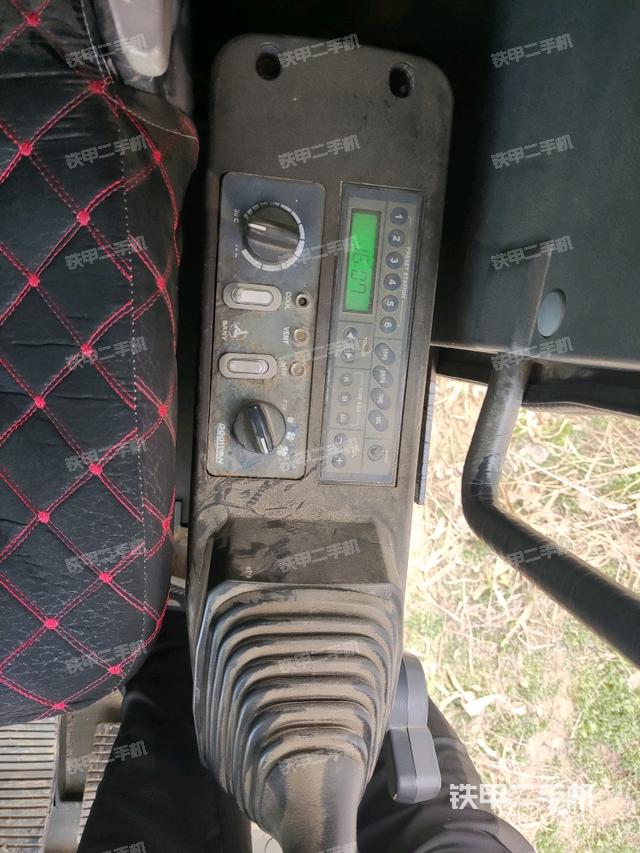 座椅左側(cè)控制臺(tái)/音響/含左手柄（駕駛室部分）