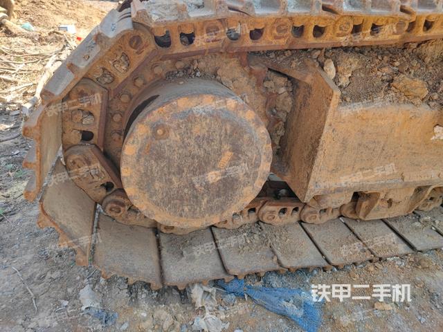 右驅(qū)動輪（行走機構(gòu)）