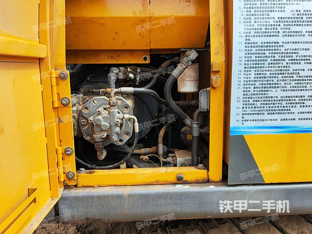 液压泵舱室正面整体（整机外观）