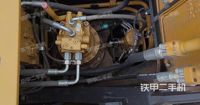 回转马达和主控阀（整机外观）