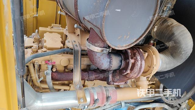 发动机右侧（整机外观及大件）