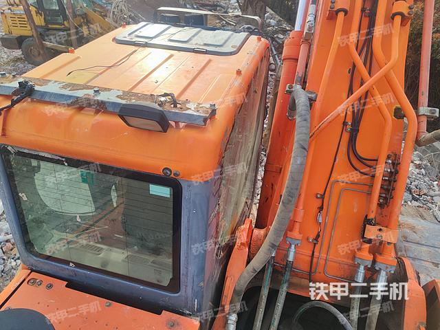 驾驶室顶部（整机外观）