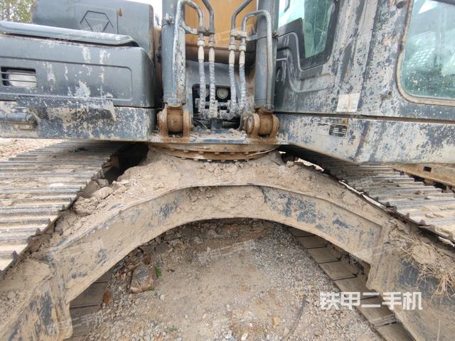 轉(zhuǎn)盤和下車架正前（工作和回轉(zhuǎn)裝置）