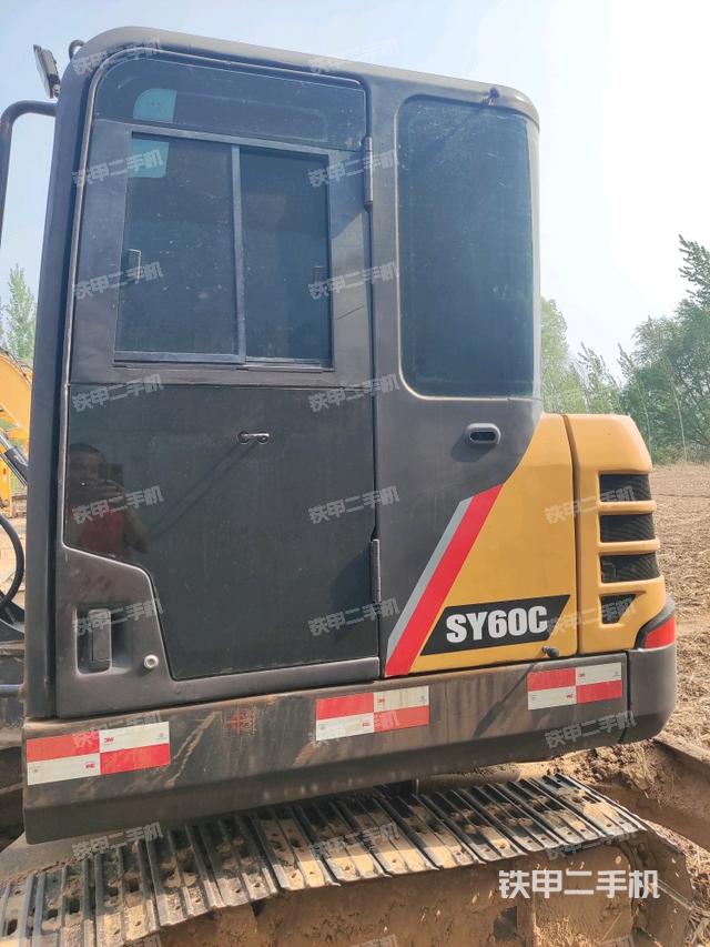 ?駕駛室正側(cè)（駕駛室部分）