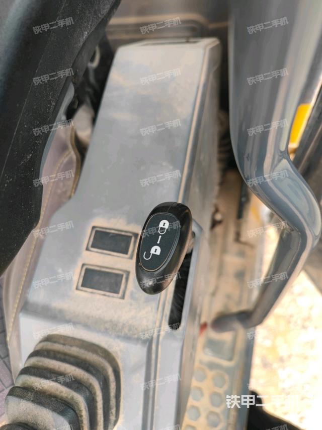 座椅右側(cè)控制臺/鑰匙門/油門/含右手柄（駕駛室部分）