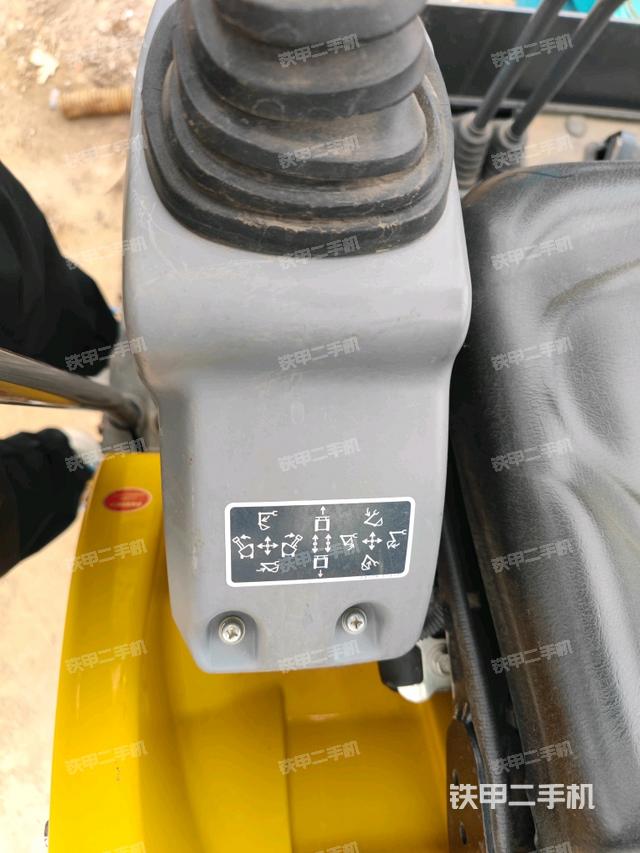 座椅右側(cè)控制臺(tái)/鑰匙門/油門/含右手柄（駕駛室部分）