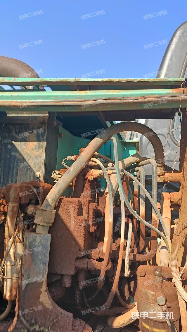 回转马达和主控阀（整机外观）