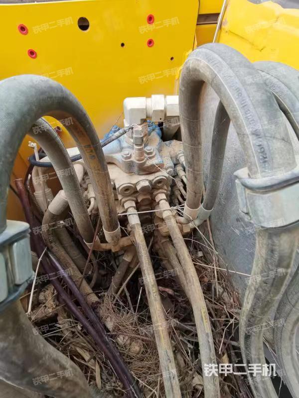 回转马达和主控阀（整机外观）