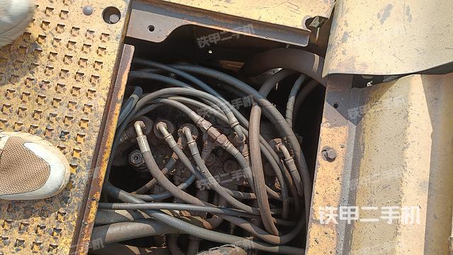 回转马达和主控阀（整机外观）