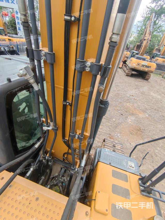 大臂背部俯視（工作和回轉(zhuǎn)裝置）