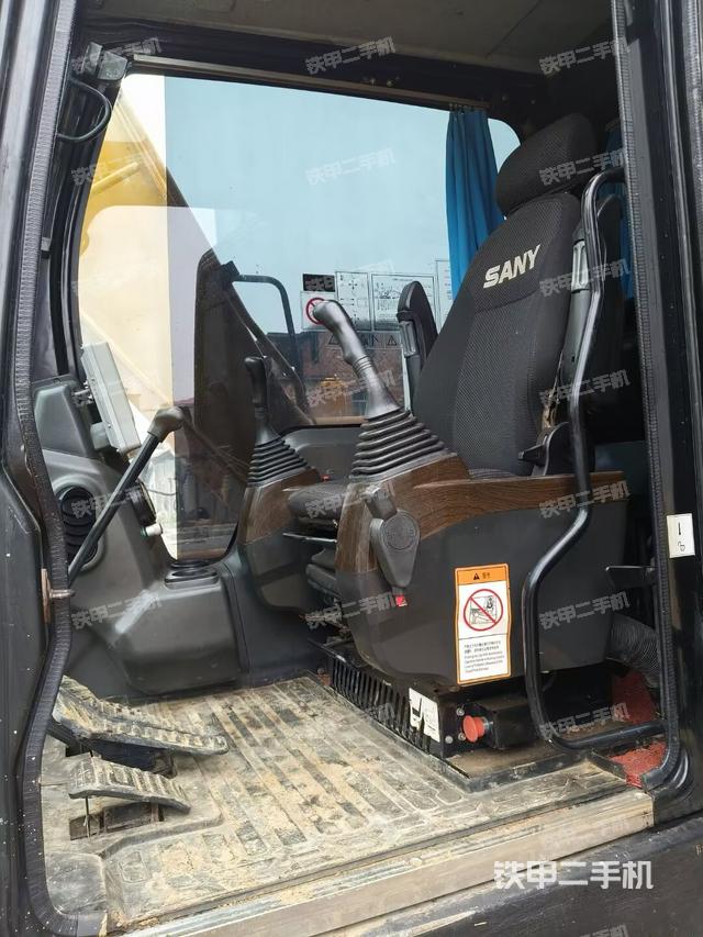 驾驶室整体（整机外观）