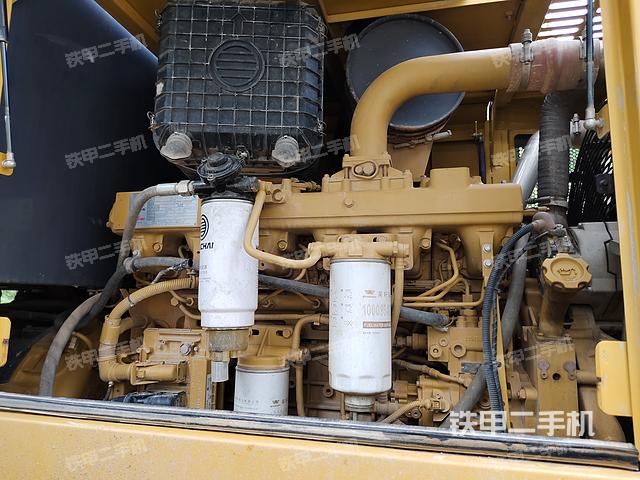 发动机左侧（整机外观及大件）