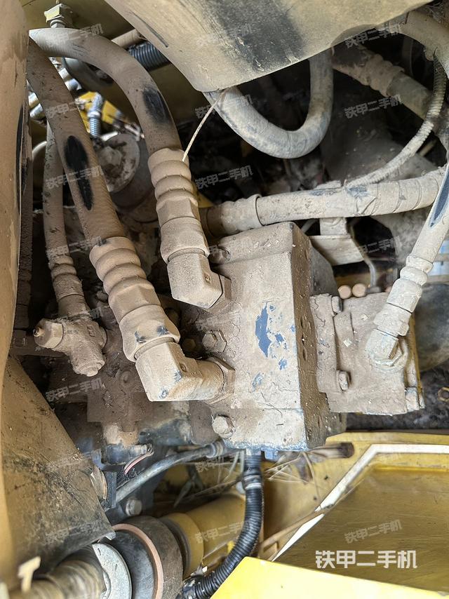 回转马达和主控阀（整机外观）