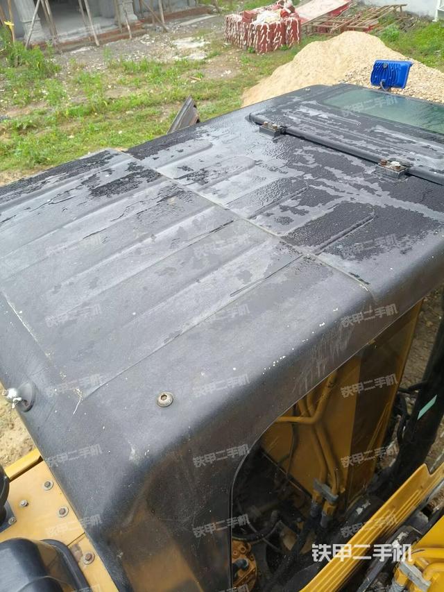 驾驶室顶部（整机外观）