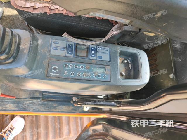 座椅右側(cè)控制臺/鑰匙門/油門/含右手柄（駕駛室部分）