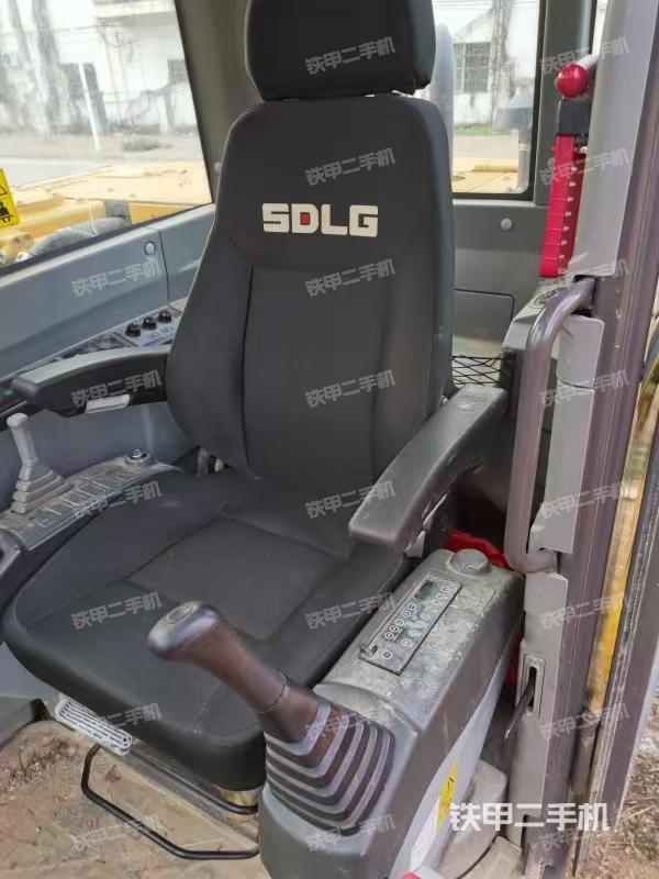 驾驶室整体（整机外观）