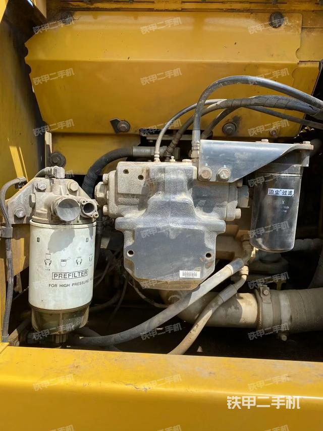 液壓泵艙室正面整體(整機(jī)外觀) 液壓泵艙室正面整體(整機(jī)外觀)