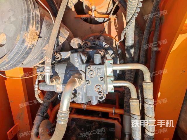 回轉(zhuǎn)馬達（上車部件）