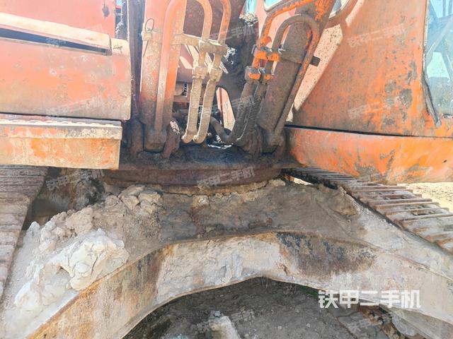 轉(zhuǎn)盤和下車架正前（工作和回轉(zhuǎn)裝置）