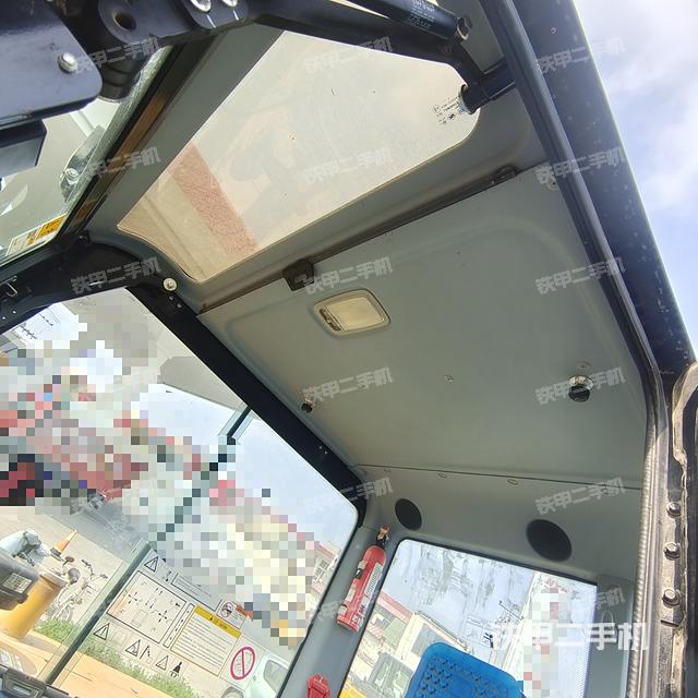 驾驶室顶部（整机外观）